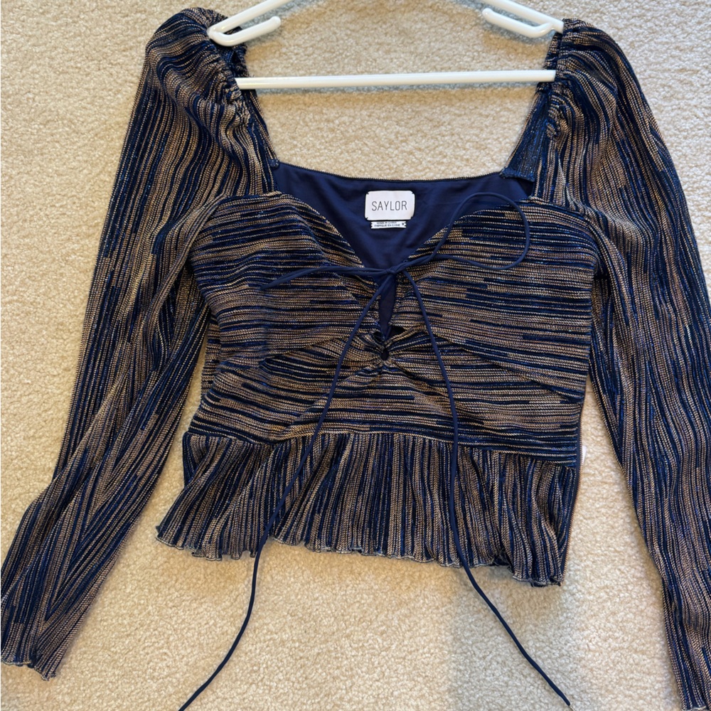 Beautiful cropped tie going out top. Blue and gold.